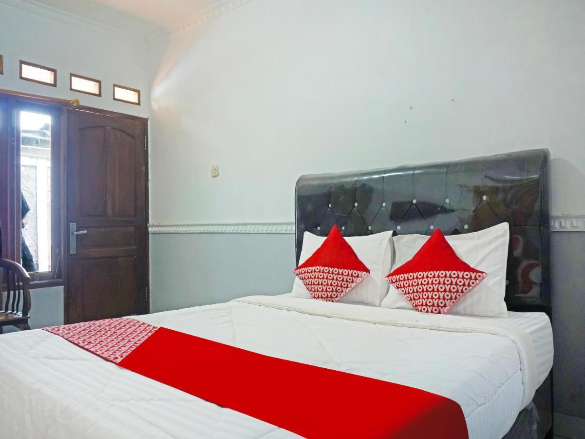 OYO 90369 An Nur Family Homestay Syariah Cigombong Luaran gambar