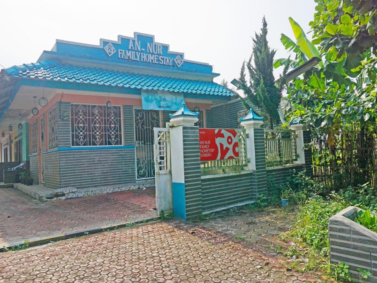OYO 90369 An Nur Family Homestay Syariah Cigombong Luaran gambar