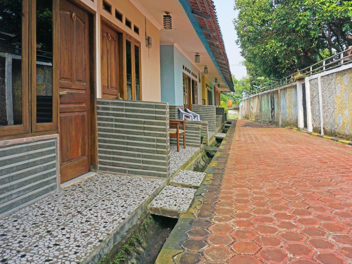 OYO 90369 An Nur Family Homestay Syariah Cigombong Luaran gambar