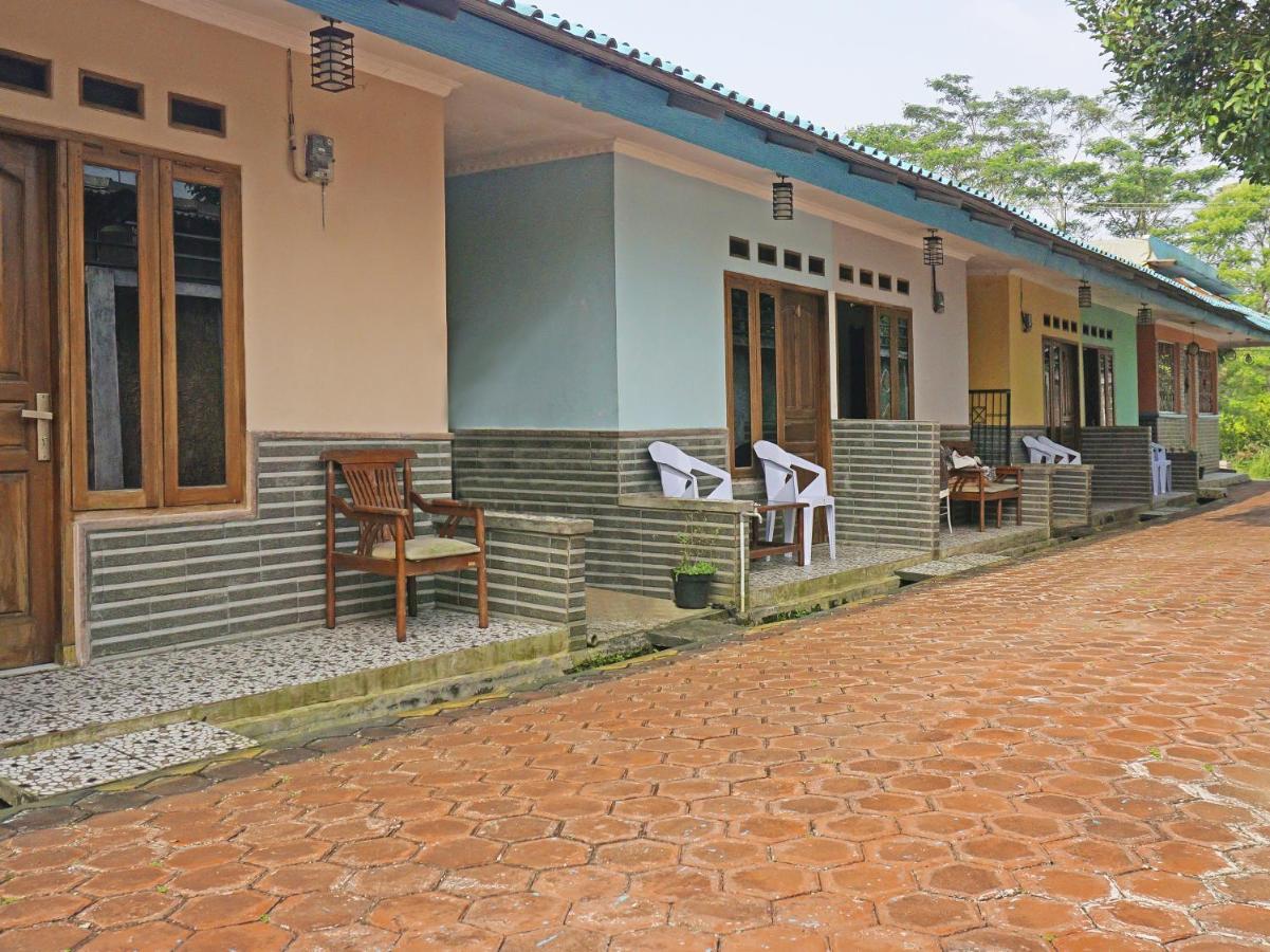 OYO 90369 An Nur Family Homestay Syariah Cigombong Luaran gambar