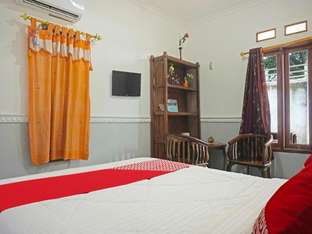 OYO 90369 An Nur Family Homestay Syariah Cigombong Luaran gambar