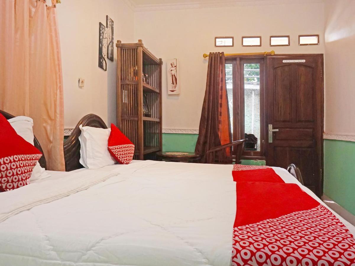 OYO 90369 An Nur Family Homestay Syariah Cigombong Luaran gambar